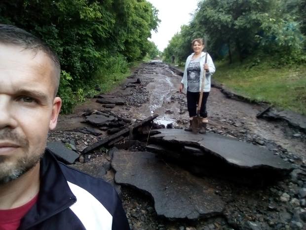 Дождь смыл дороги в Черкасской области