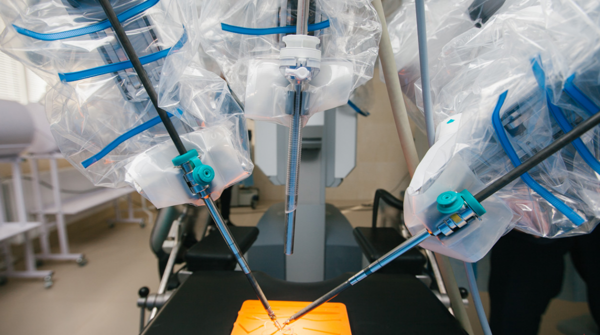 Робот-хирург NASA впервые в Украине провел уникальную операцию