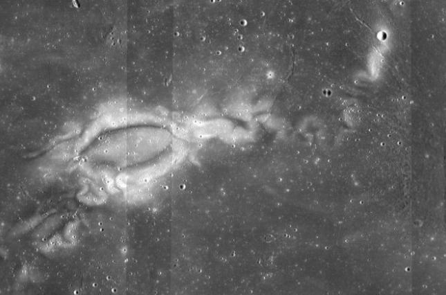 Ученые выяснили природу узоров на Луне. Фото: NASA