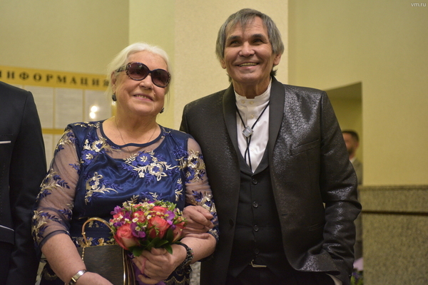 Бари Алибасов женился