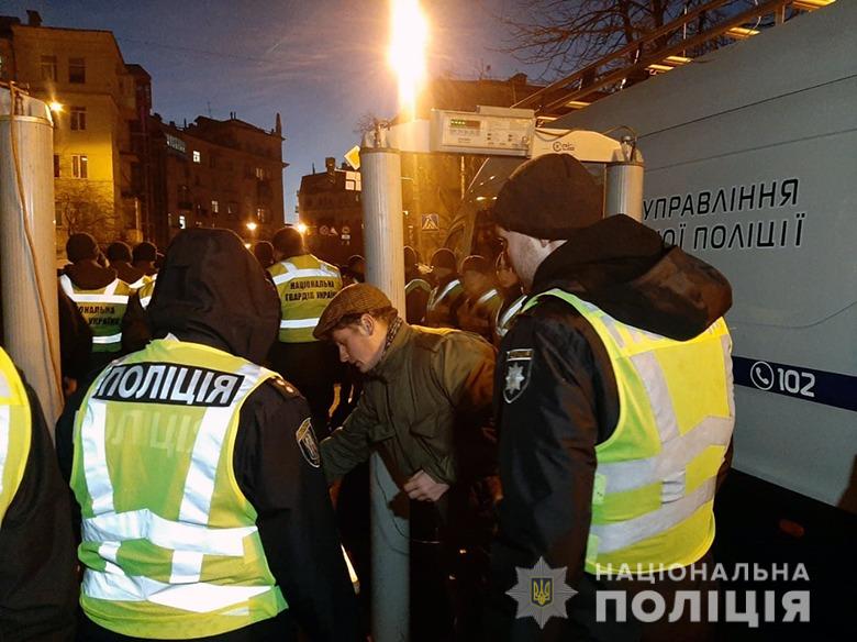 Акция под Офисом президента