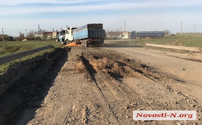 На Николаещине столкнулись две фуры