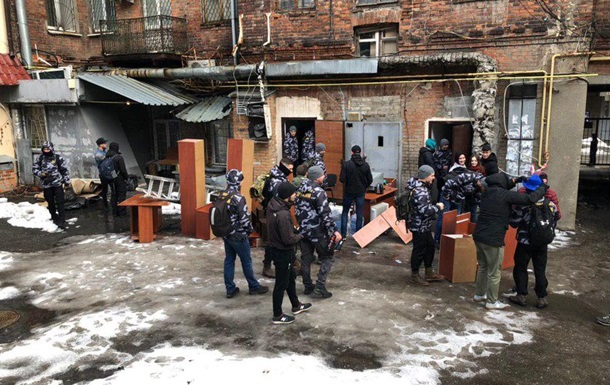 В Харькове разгромили офис черных риелторов
