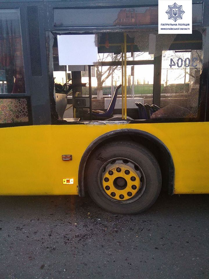 В Николаеве пьяный водитель маршрутки устроил ДТП с троллейбусом