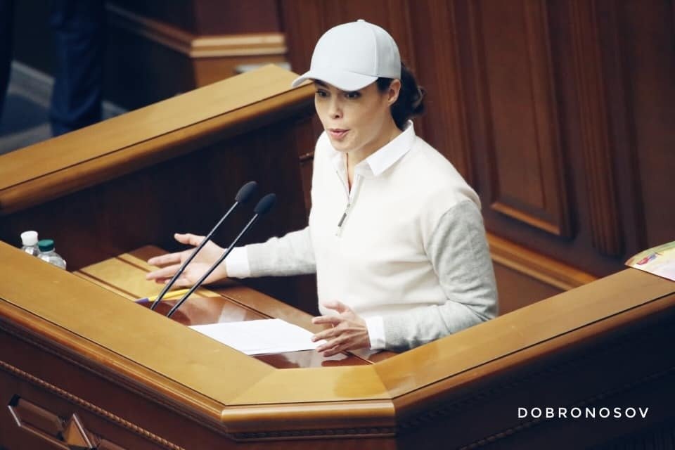 Королевская пришла в Раду в кепке 