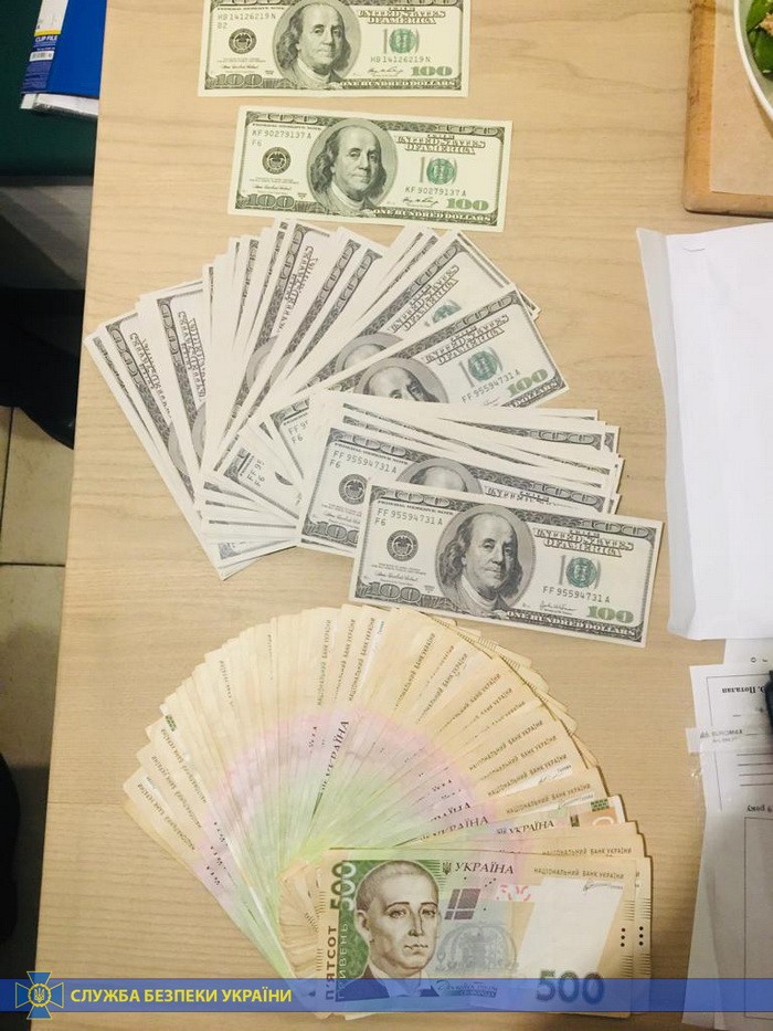 Чиновника КГГА задержали на взятке 