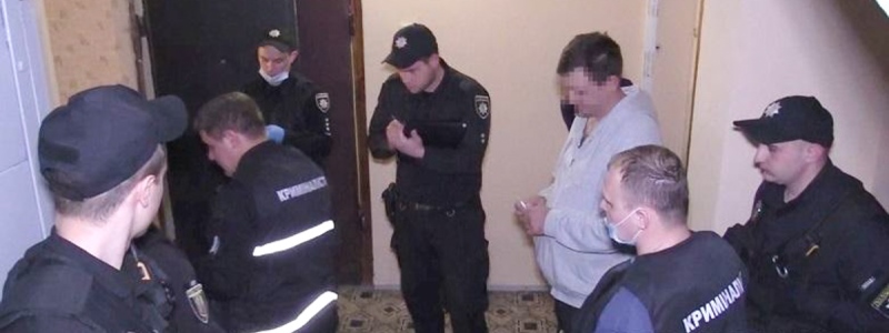 В Киеве подросток изрезал маму и бабушку ножом