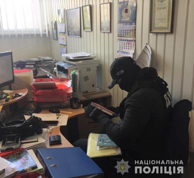 Чиновники КГГА требовали взятку от лица с инвалидностью