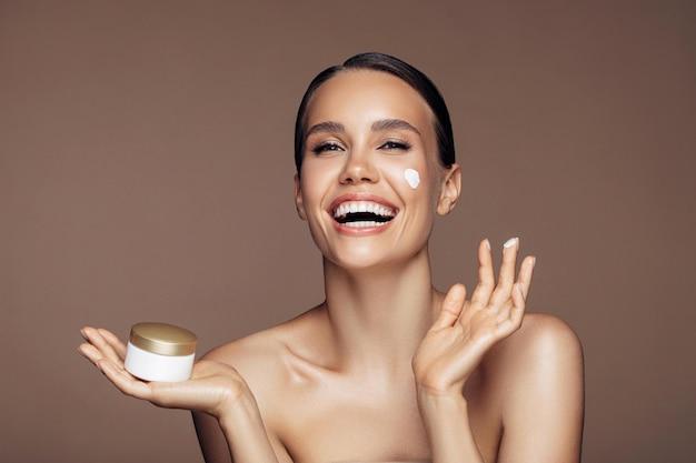 властивості живильного крему CeraVe