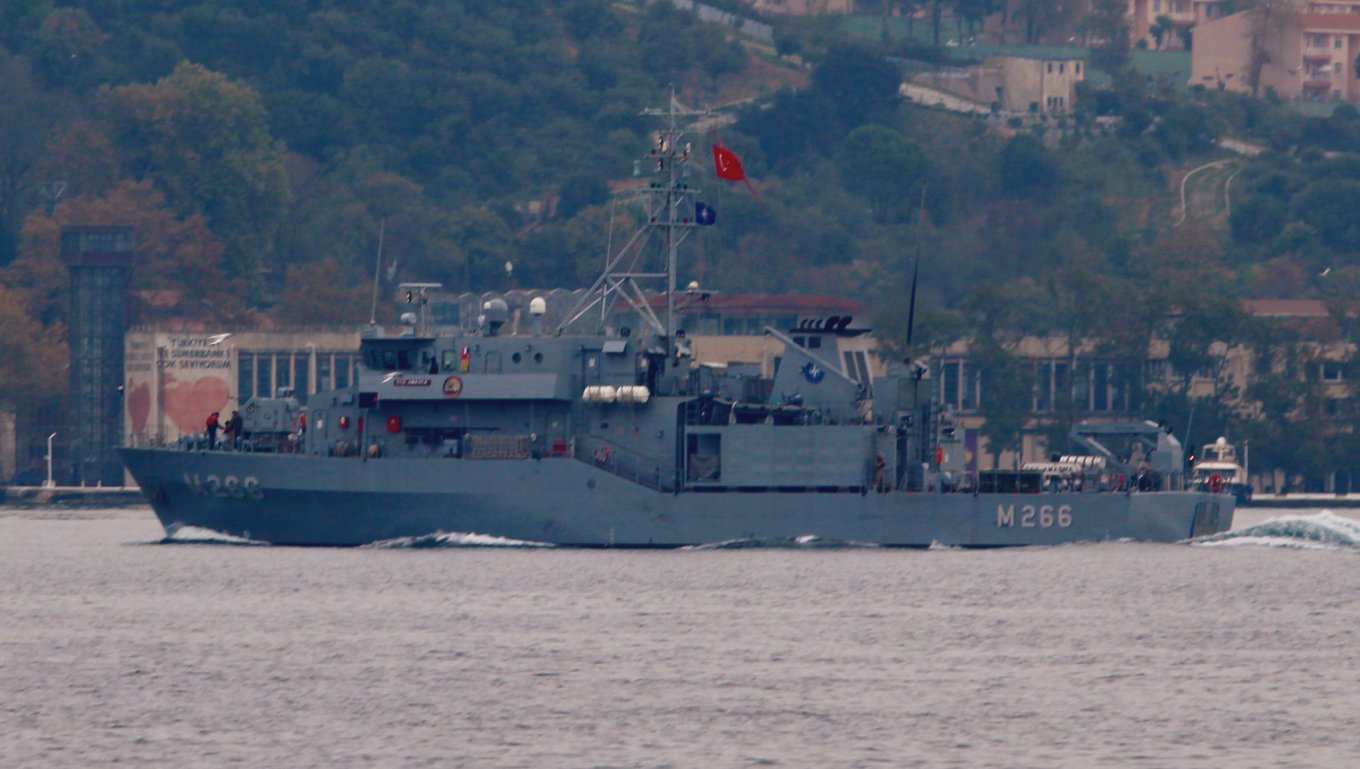 В маневрах принимают участие ВМС Украины, Румынии и Болгарии.