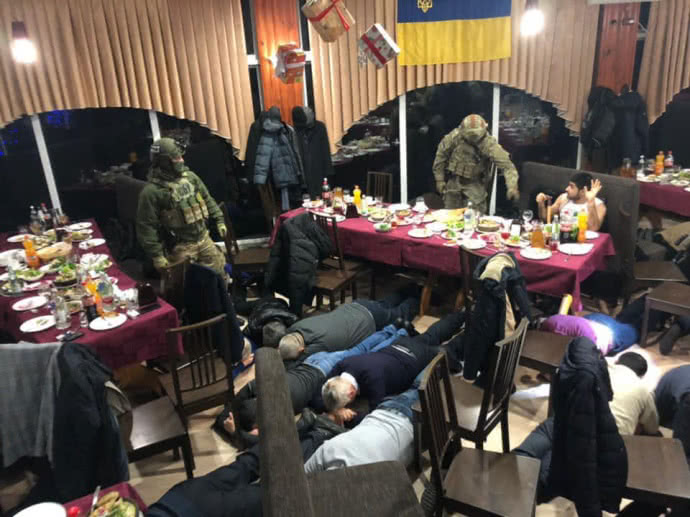 Полиция испортила день рождения уголовному смотрящему