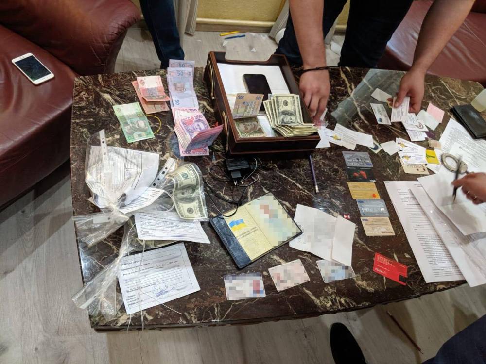 В Киеве чиновника БТИ задержали на взятке