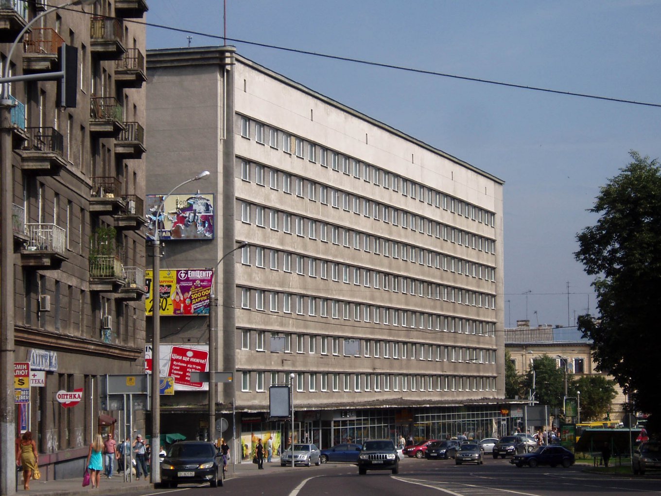 Во Львове второй день подряд минируют отели
