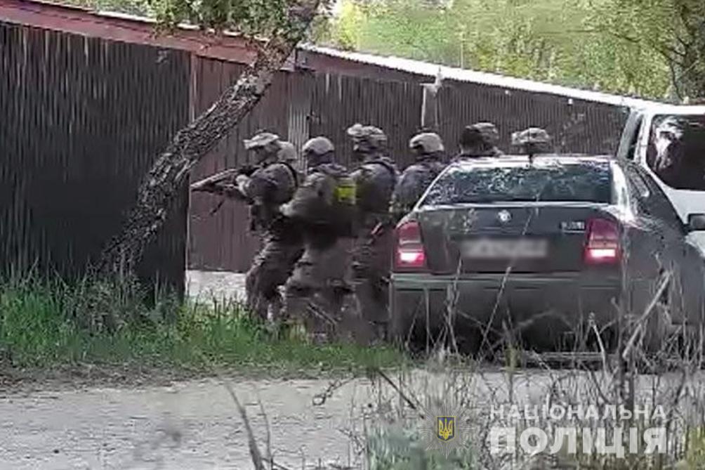 Задержали бывшего правоохранителя и сообщников, которые занимались браконьерством