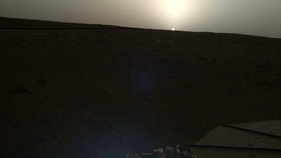 Заход солнца над равниной Элизиум, Марс. Сredit: NASA/JPL-Caltech