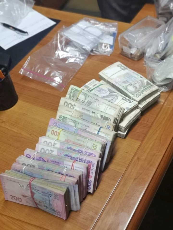 Дельцы переплавляли золото и продавали его с сокрытием фактических объемов реализации