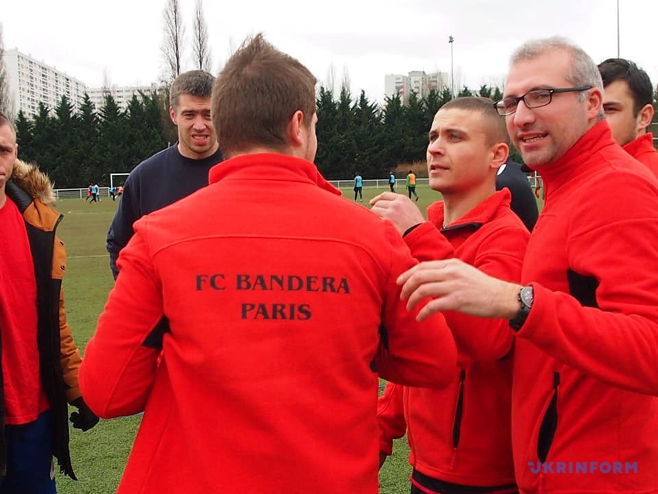 Футбольный клуб Бандера стал чемпионом Парижа среди любителей