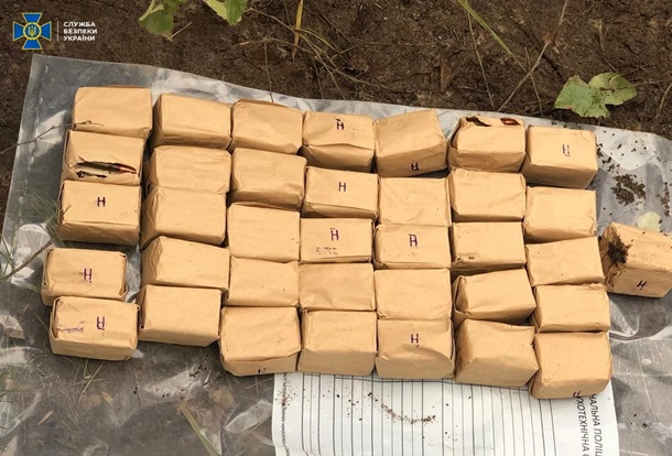 На Ровенщине обнаружили тайник с оружием