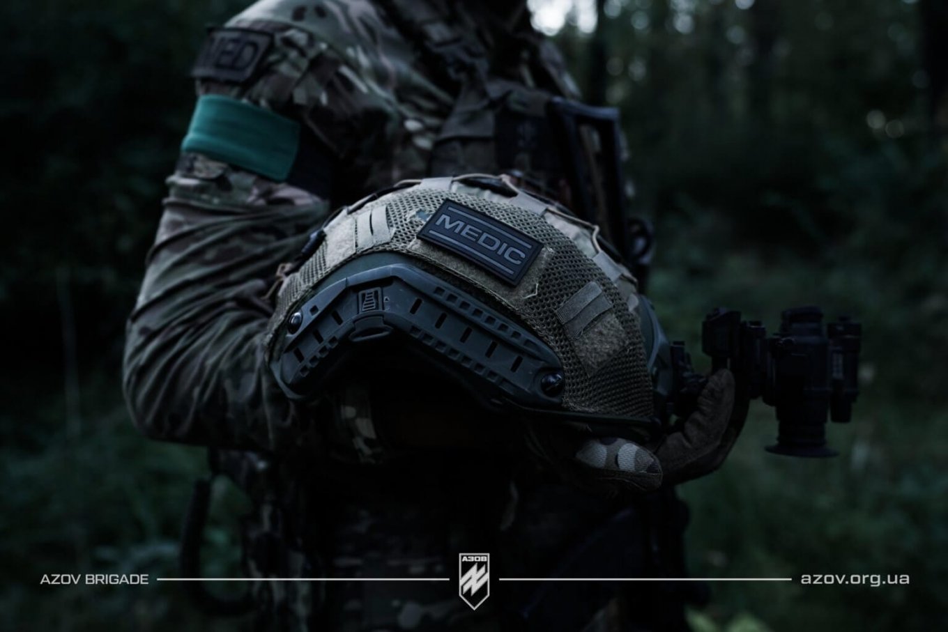 Якщо ви профільний медик, для вибору посади в бригаді достатньо вибрати відповідну вакансію і заповнити форму на сайті.