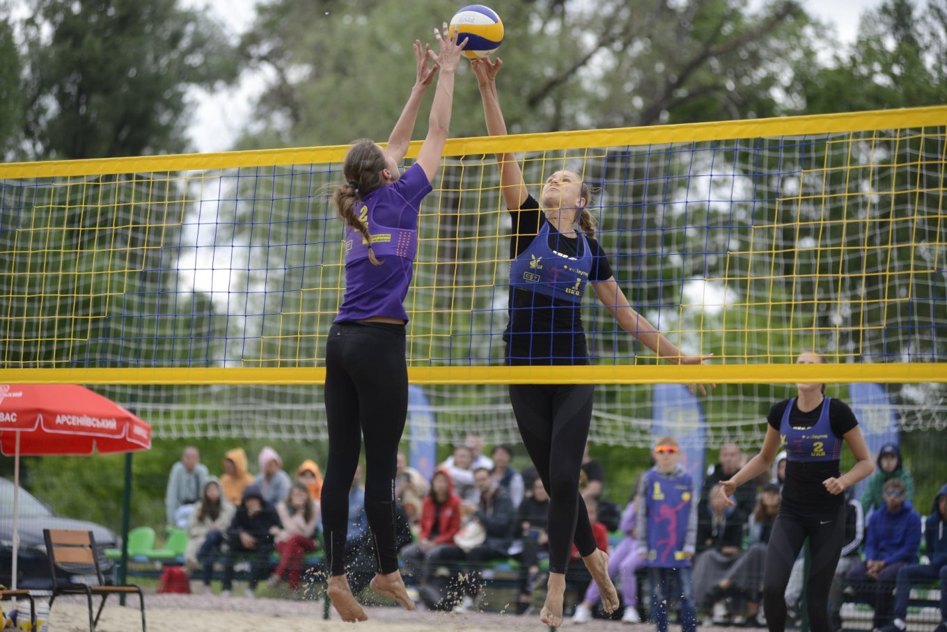 Ангелина Хмель / Татьяна Лазаренко (Запорожье) 2 место Инна Махно / Ирина Махно