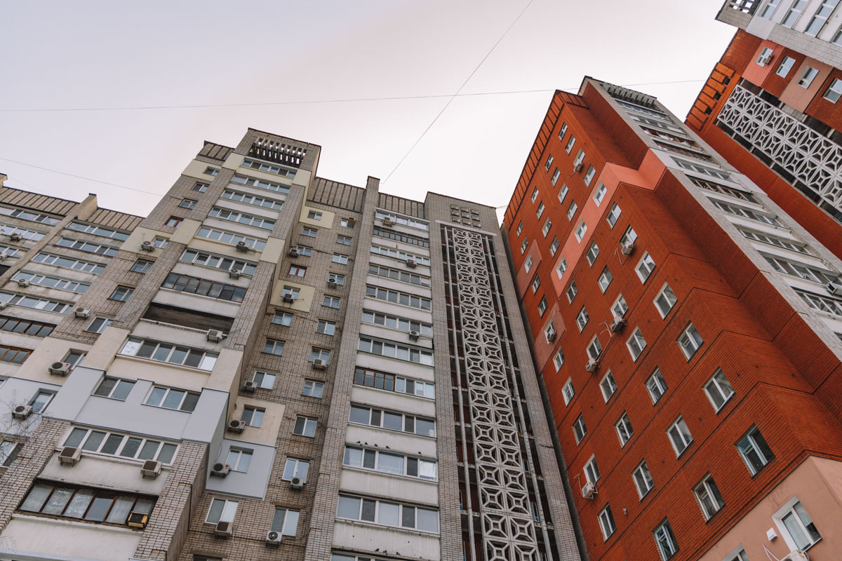 Девушка выпрыгнула с окна