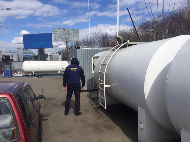 На Киевщине с незаконной АЗС изъяли более трех тонн топлива