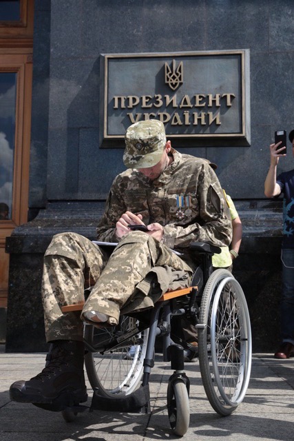  представители Национального Корпуса и Национальных Дружин пикетировали Администрацию президента