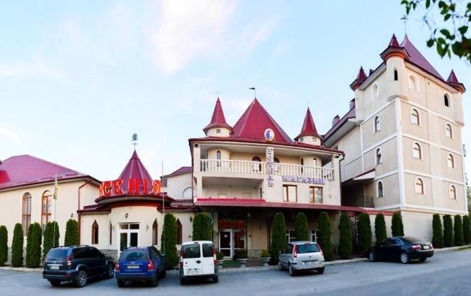 Дети проживали и питались в отеле «Ксения»