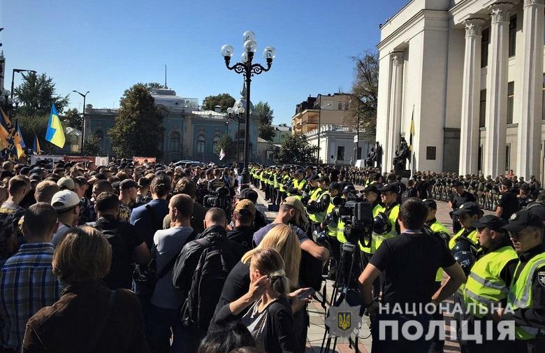 Под парламентом митинг националистов в защиту прав иностранных добровольцев