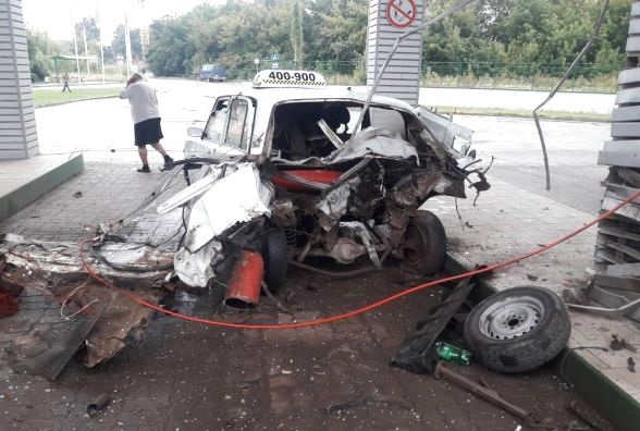 Автомобиль разорвало взрывом газового баллона
