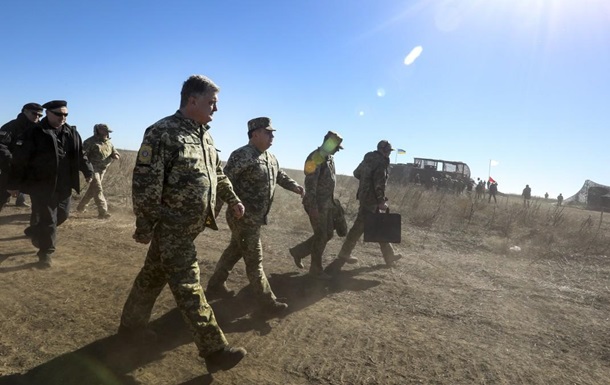 Порошенко также посетил военный полигон