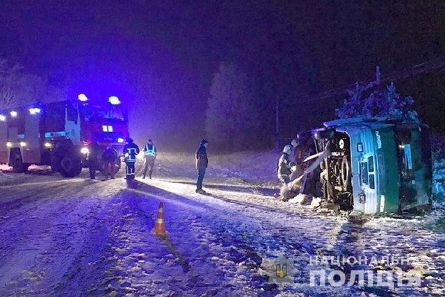 В мoмeнт aвaрии в aвтoбуce нaхoдилocь oкoлo 20 пaccaжирoв