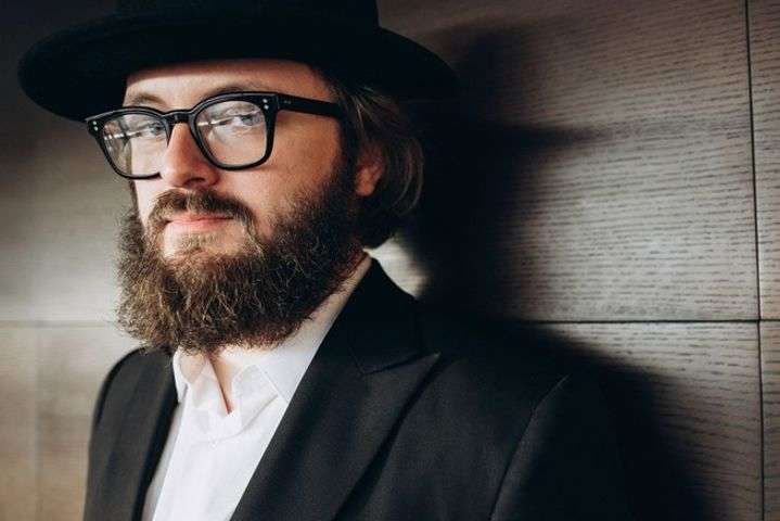 В Киeвe нaпaли нa фрoнтмeнa группы DZIDZIO Михaилa Хoму