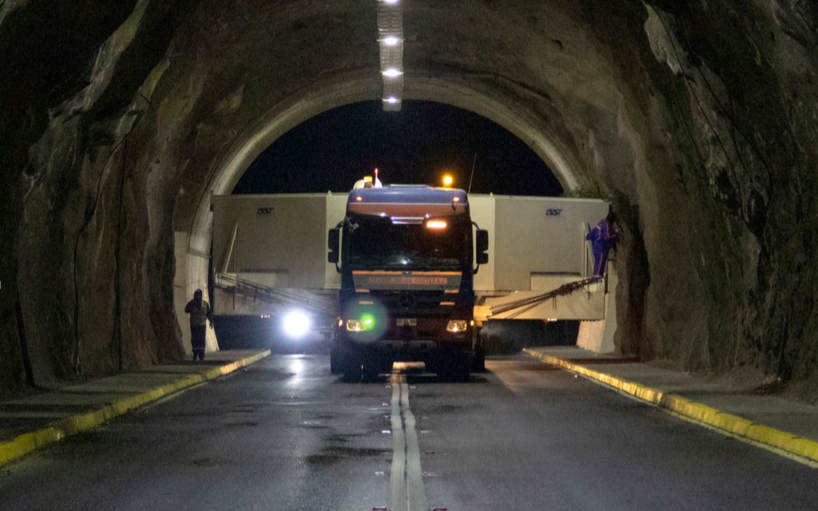 Транспортировка главного зеркала LSST через тоннель. Credit: Precision Heavy Haul, Inc. 