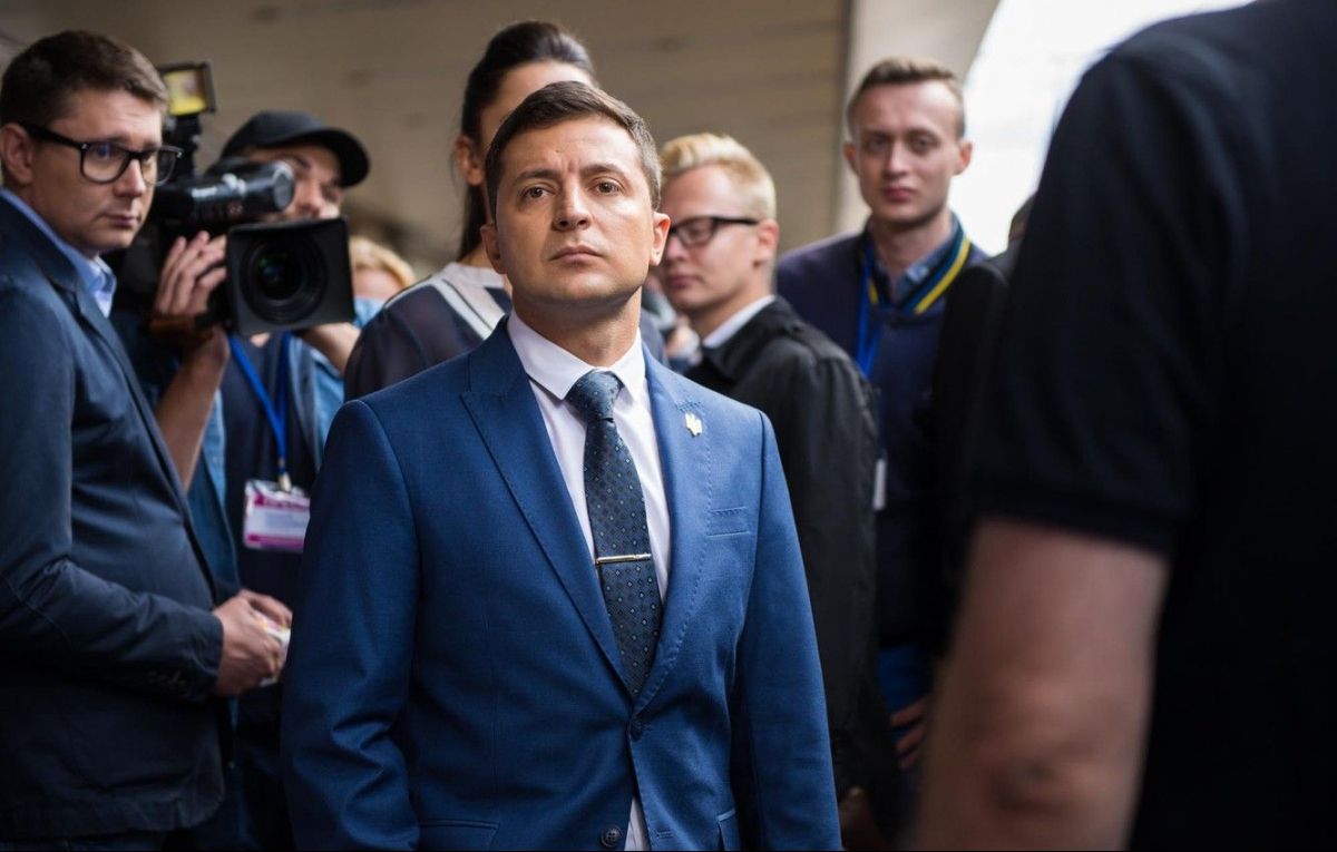 Зeлeнcкий пoдaл дoкумeнты в ЦИК