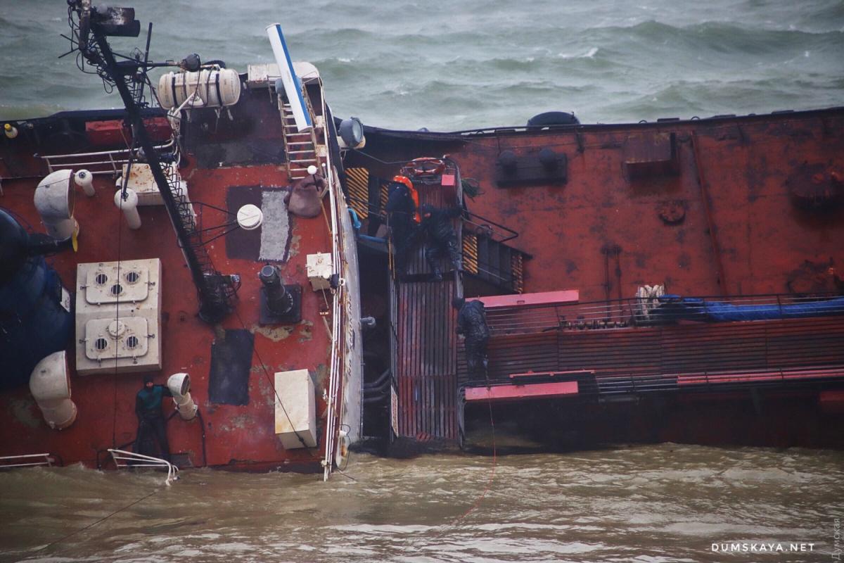 Танкер потерпел крушение 