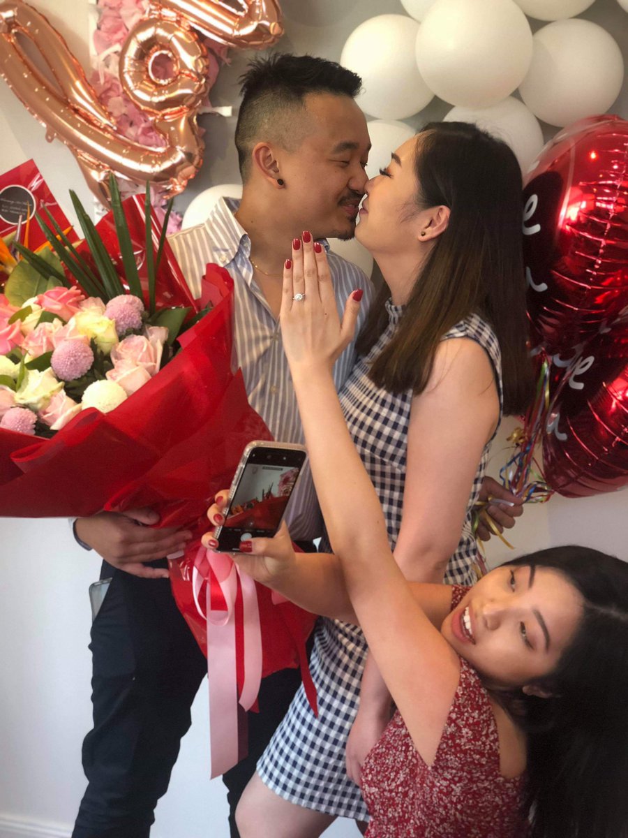 Одолжила невесте руку