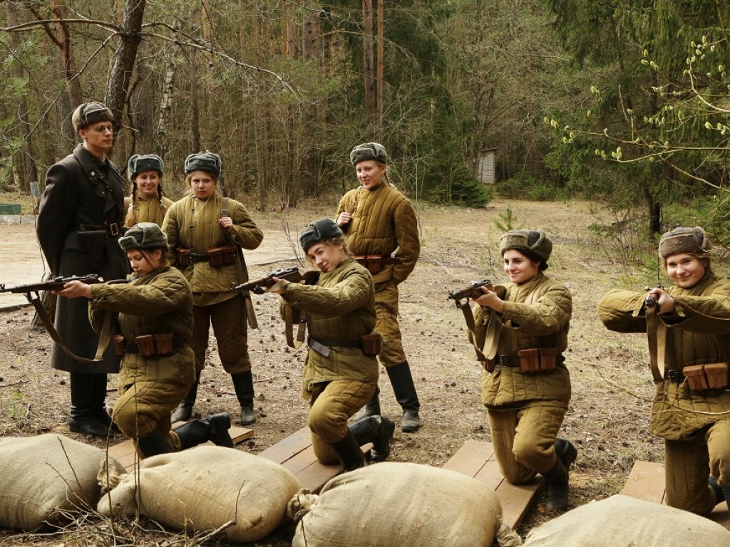 сериал о Второй мировой войне Ни шагу назад!