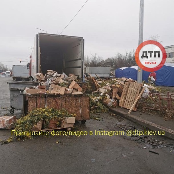 В Киеве после 8 марта обнаружили свалку мимоз