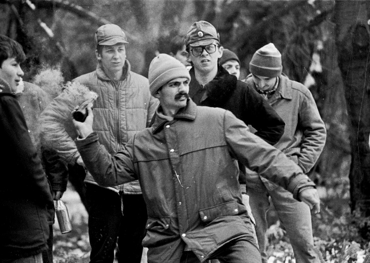 Артеменко в очках позади Корчинского. Фото Валерия Милосердова, 1991 год.