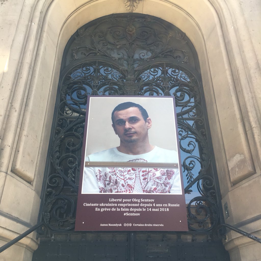 Мэр Парижа хочет присвоить Олегу Сенцову звание почетного парижанина