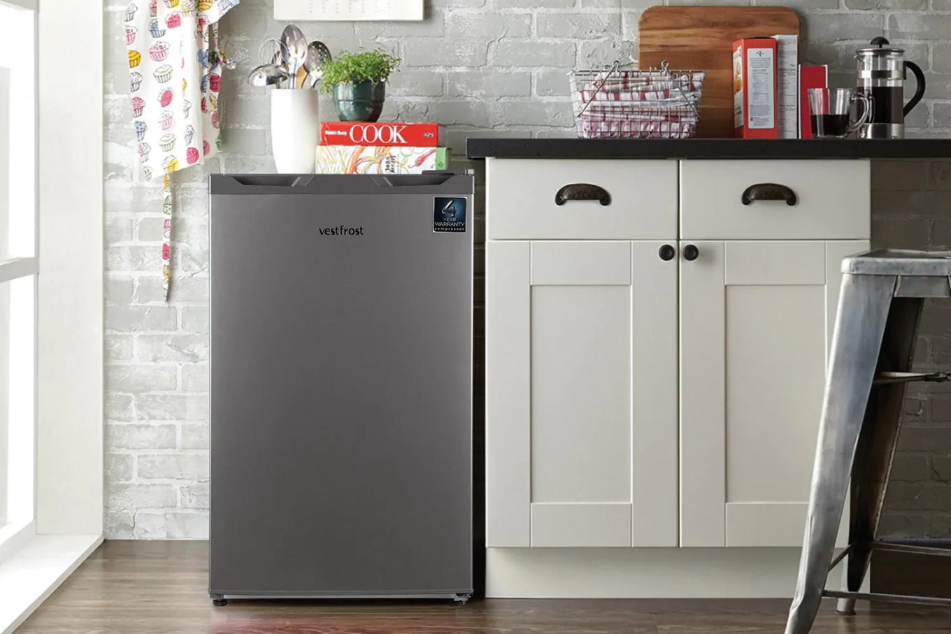 миниатюрный холодильник