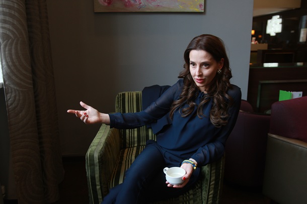 И.о. заместителя мэра Днепра Яника Мерило пишет, что обижается, когда ее называют иностранкой, ведь ее папа родом из Каменец-Подольского