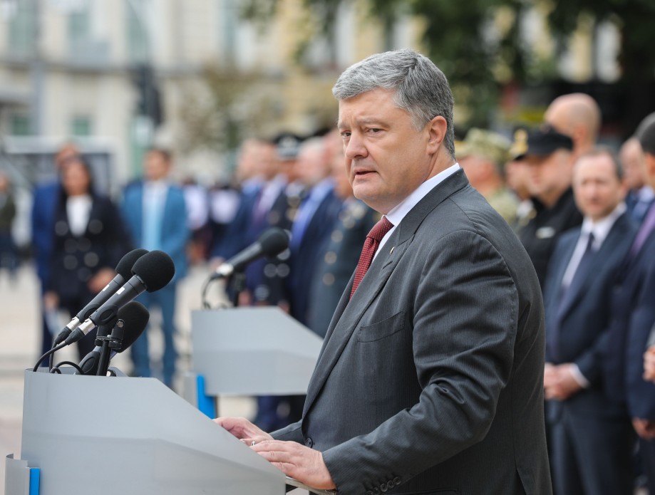 Петр Порошенко анонсировал внесение в парламент изменений в Конституцию. Источник фото – сайт президента