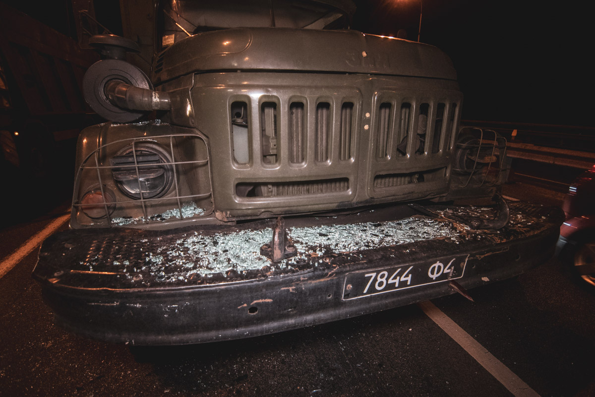В Киеве военный грузовик влетел в Chevrolet