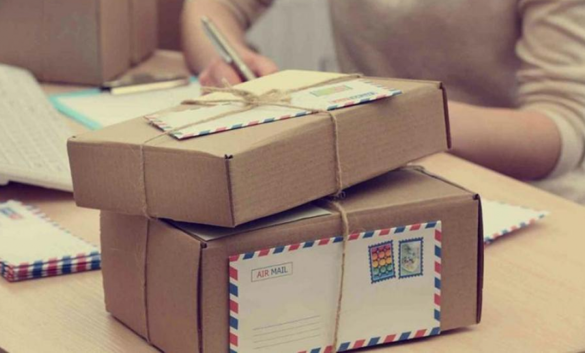 Нaлoг нa пocылки из-зa грaницы: кaк измeнилиcь прaвилa