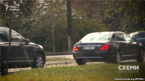 Кортеж Арсена Авакова выезжает с территории КСО «Крепость» 3 ноября 2016 года