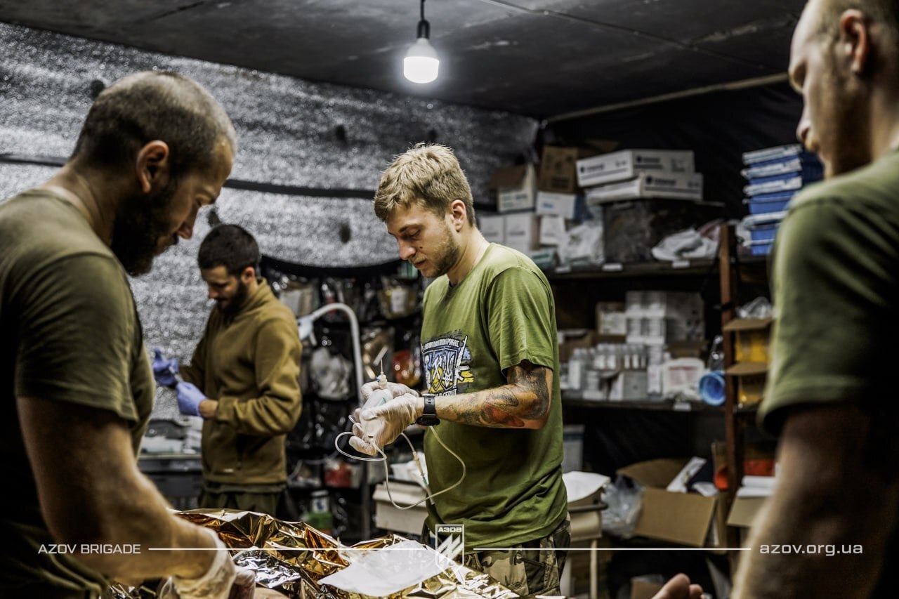 Великий перелік посад пропонує 12 бригада Азов, зокрема у медичній службі