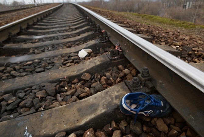 В Киеве школьник попал под поезд