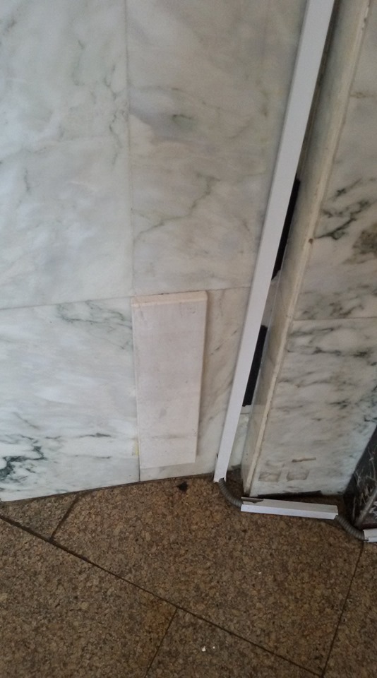 Розетки на вокзале спрятали